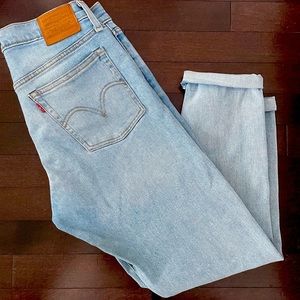 Levi’s Wedgie Jeans